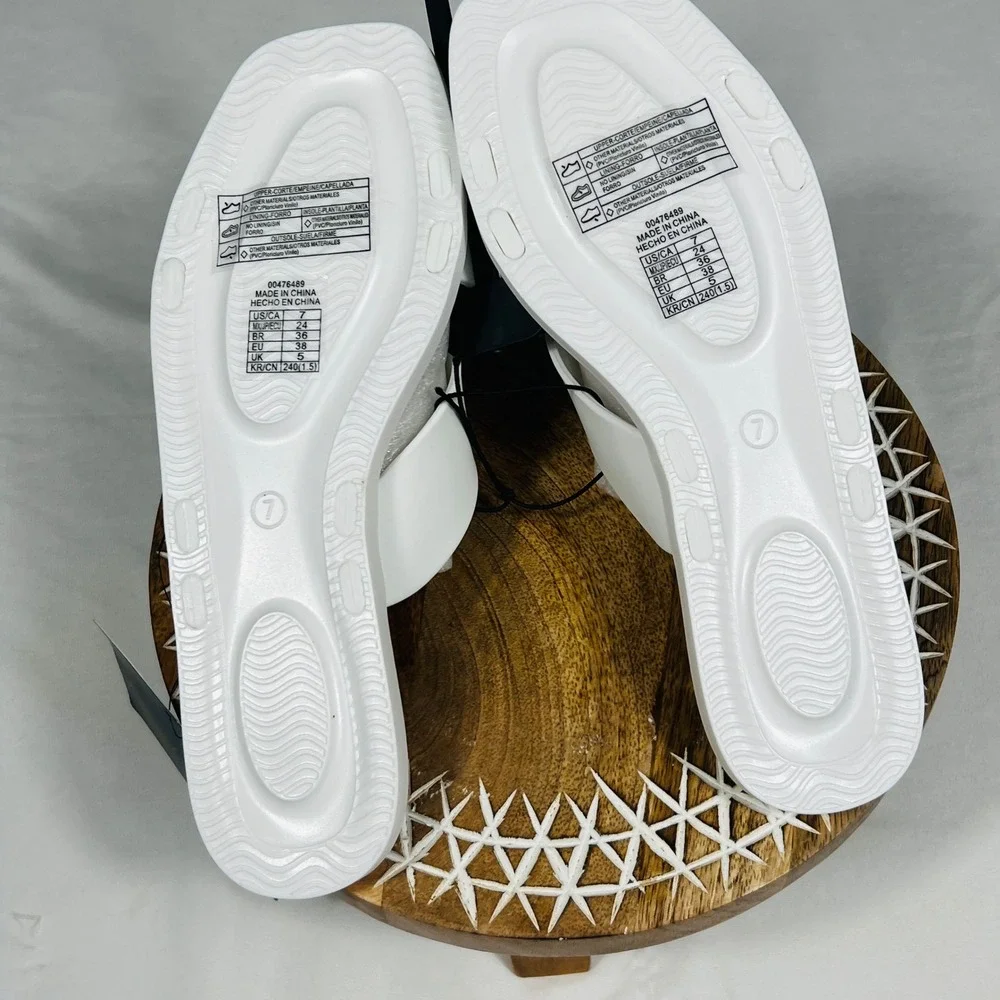 Forever 21 Women White Crisscross Slide Sandals Square Toe Flat Shoes Size 7 NEW